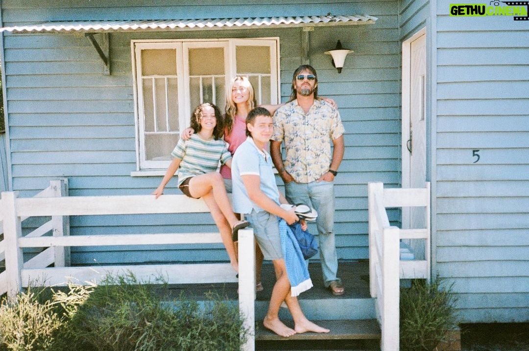 Phoebe Tonkin Instagram - 6 days 🌏 #boyswallowsuniverse @netflix Jan 11th x