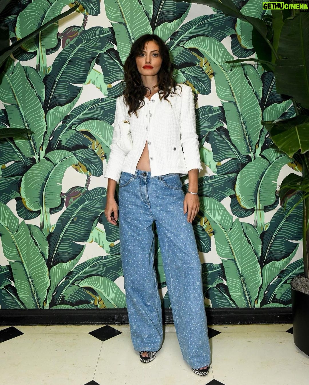 Phoebe Tonkin Instagram - Thank you @chanelofficial @sofiacoppola @saramoonves and @wmag for such a beauty evening 🎀