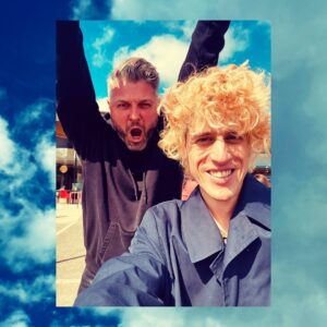 Pierre Lapointe Instagram - @stereolux_scopitone : @quelalumieresoit  et moi ON ARRIVE!!!! 💙💙💙 
@uni_tprod @spectramusique @bonsound @happylifemgmt