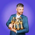 Pierre Lapointe Instagram - Pour la 4e année consécutive j'animerai le premier gala de @adisq le 02 novembre prochain sur les ondes de @telequebec ! 😃😃😃 Photo: @kellyjaco 💜