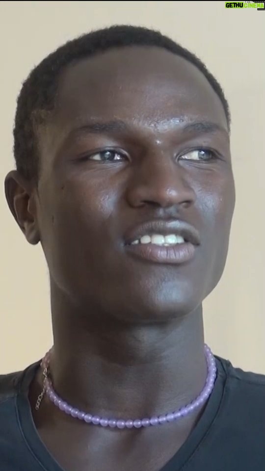Pif - 4K Likes - Ci sono storie che, anche se iniziano in modo molto complicato, possono mutare il proprio corso grazie a un incontro o grazie al fatto di trovarsi al posto giusto nel momento giusto. È il caso di Ismail Drammeh, profugo gambiano, ora modello. Stasera #31gennaio a #CaroMarziano, di e con #PIF alle 20.20 su #Rai3.