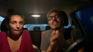 Pif Instagram - Premesso che non tutte le compagnie aeree applicano questa regola a mio avviso “insensata", cioè la "No show rule". Che persino alcune low cost, con un atteggiamento solitamente poco tollerante verso i passeggeri, hanno deciso di non applicarla. 

Premesso che ho sempre scelto Alitalia quando potevo, proprio perché odio la poca tolleranza di alcune compagnie. 
E mi son sempre trovato bene, altrimenti non avrei continuato a prenderla. 

Per amor di verità, posto anche due pezzettini di video che non avevo pubblicato, dove specifico che è stata la stessa Alitalia, tramite call center, a precisare che questa regola l'applica solo l'Alitalia.
(Dopo aver chiesto se tutte le compagnie fanno così oppure solo loro). 

Infine, tutto quello che mi è successo non c'entra nulla con i dipendenti Alitalia in cassa integrazione, a cui va ovviamente tutta la mia solidarietà.

Potrei mettere alla fine di ogni post di protesta sui social anche la frase: " E comunque voglio la pace nel mondo per tutti!", per non scontentare nessuno. Ma non sarebbe comunque abbastanza, perché qualcuno potrebbe dire: "Ma ai lavoratori di aziende di carri armati non ci pensi?".

@alitaliaofficial @nabila_bencha