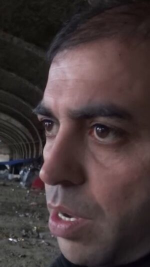 Pif Instagram - Feriti, sporchi, affamati e bisognosi di cure. I migranti, che arrivano a Trieste attraverso la rotta balcanica, avrebbero bisogno di un posto sicuro in cui stare e invece trovano riparo al Silos. Quello che dovrebbe essere il luogo di accoglienza dei richiedenti asilo è, in realtà, una porta per l’inferno. #Pif ci fa vedere cosa c'è oltre quella porta: a #CaroMarziano stasera #14febbraio alle 20.20 su #Rai3.