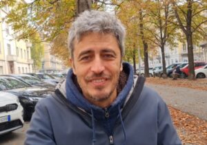 Pif Instagram - Attenzione attenzione: finalmente posso comunicarvi che l'8 novembre uscirà il mio terzo libro, intitolato "La disperata ricerca d'amore di un povero idiota".
Abbiate un po' di pazienza, ancora due settimane...