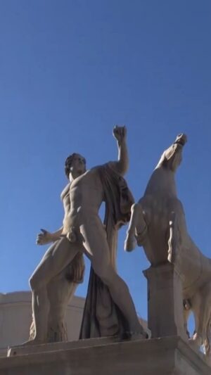 Pif Instagram - Oggi #Pif ci porta a spasso per la Capitale insieme a Gian Marco D’Eusebi, romano da sei generazioni, che sui social spiega con passione aneddoti, modi di dire, curiosità e tradizioni romane. #CaroMarziano stasera #7febbraio alle 20.20 su #Rai3. 
@azzykky #Roma #Romamor