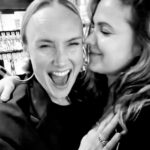 Pihla Viitala Instagram - Elise- enkeli! Elise on sellainen muikkeli ja ystävä, joka pystyy ottaa kopin, vaikka heitto tulisi mistä suunnasta tahansa, varoittamattakin. Elise on myös nero ja magneettinen olento, jonka kanssa kaikki on mahdollista! Elise Pietarila, kiitos jumalille että olet juuri noin käsittämätön! Kiitos Suomen elokuvasäätiö Carmenin tuotantotuesta! Kiitos Oskar Forstén sun superammattitaidosta ja näkemyksestä! Carmenin matka jatkukoon ja näiden huippujen osaajien kanssa matka alkakoon💥