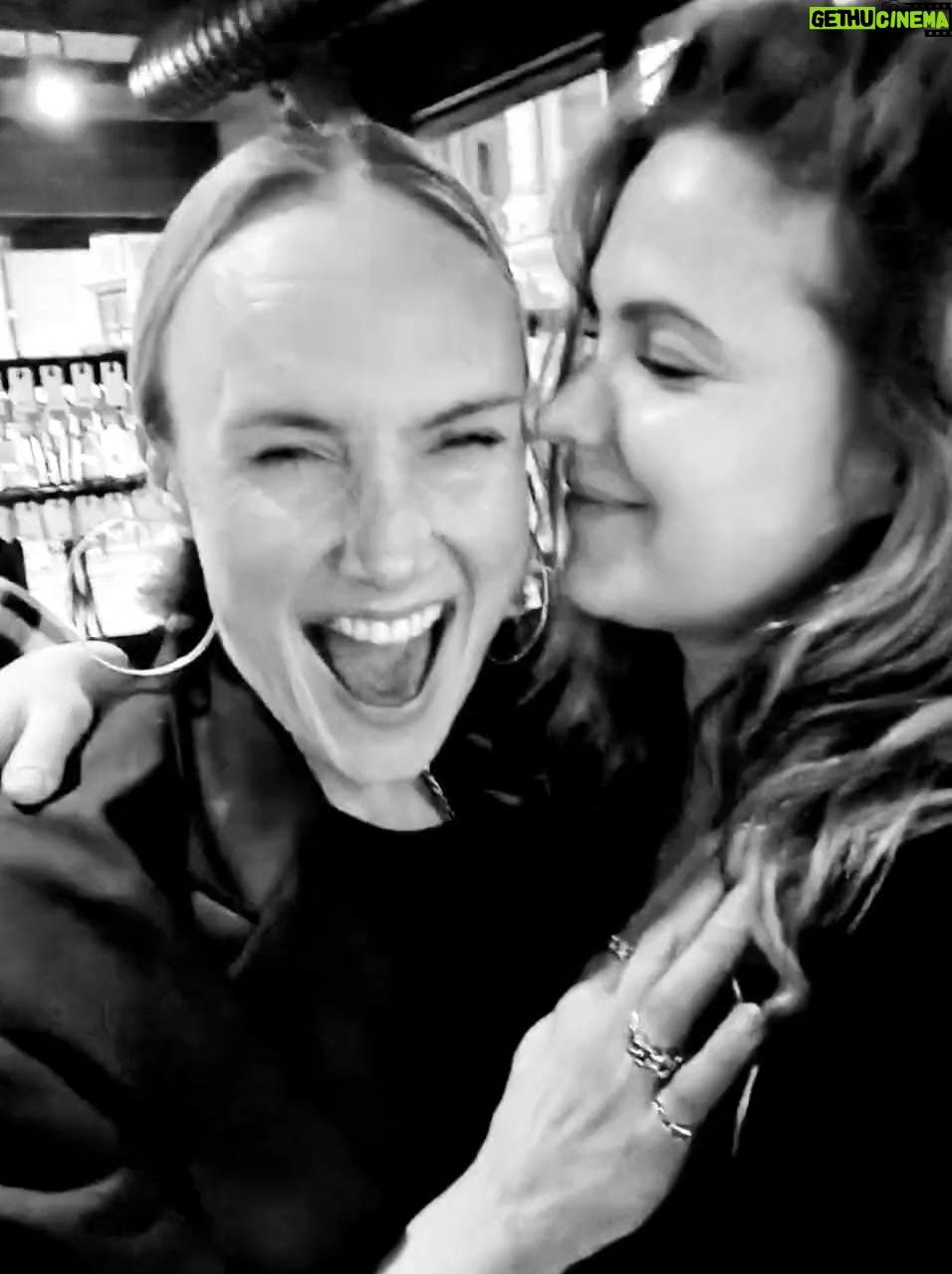 Pihla Viitala - 1.9K Likes - Elise- enkeli! Elise on sellainen muikkeli ja ystävä, joka pystyy ottaa kopin, vaikka heitto tulisi mistä suunnasta tahansa, varoittamattakin. Elise on myös nero ja magneettinen olento, jonka kanssa kaikki on mahdollista! Elise Pietarila, kiitos jumalille että olet juuri noin käsittämätön! Kiitos Suomen elokuvasäätiö Carmenin tuotantotuesta! Kiitos Oskar Forstén sun superammattitaidosta ja näkemyksestä! Carmenin matka jatkukoon ja näiden huippujen osaajien kanssa matka alkakoon💥
