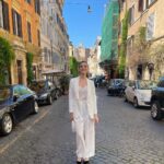 Pilar Fogliati Instagram - 😍 Onorata di aver presentato la cerimonia dei candidati al @premidavid al Quirinale di fronte al Presidente Mattarella! Che emozione e che onore! Grazie ad @andreasmercante Look @giorgioarmani Mua @giulialuciani_mua H @fulviatellone 🤍 Palazzo del Quirinale