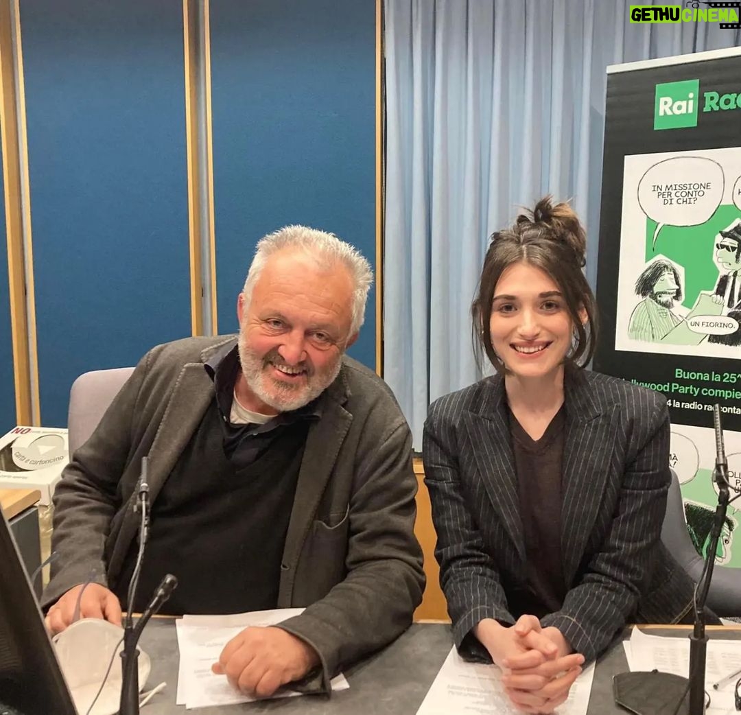 Pilar Fogliati Instagram - Tutti i giorni, alle 19, avete una più che valida alternativa all'aperitivo serale: vi aspetto insieme a @pilarfogliati a #HollywoodParty su @radio3_rai P.s. Potete consumare il programma anche insieme a un bicchiere di Grignolino se preferite.