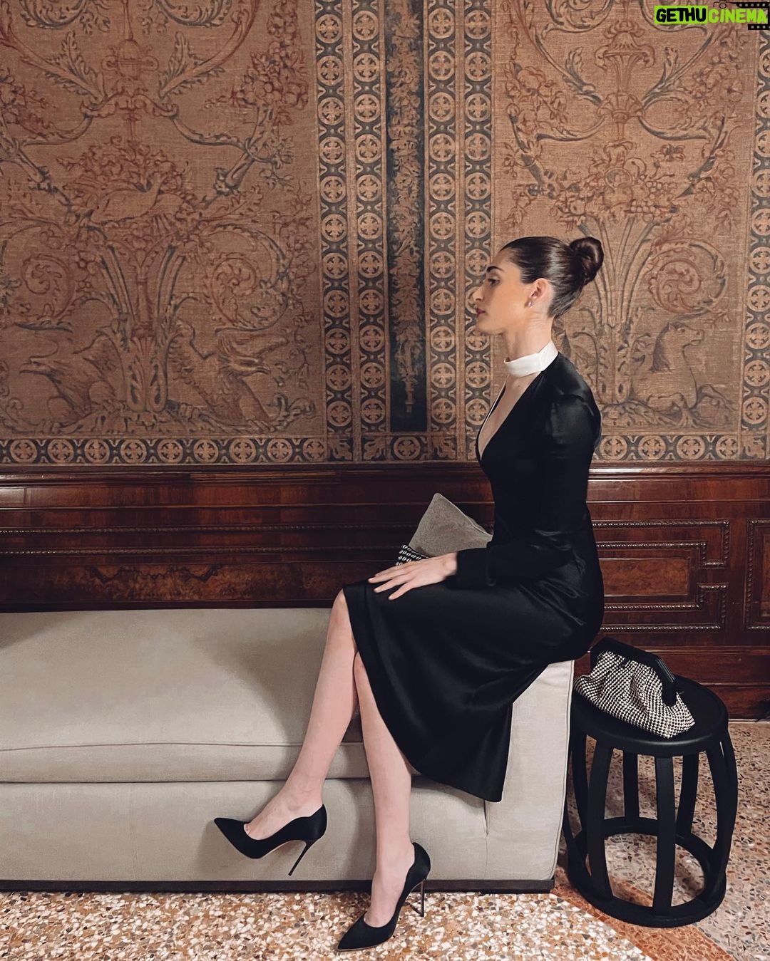 Pilar Fogliati Instagram - Veneziaš¤ grazie @serapianmilano #serapianvenice dress @sakspotts @karlaotto Venice, Italy