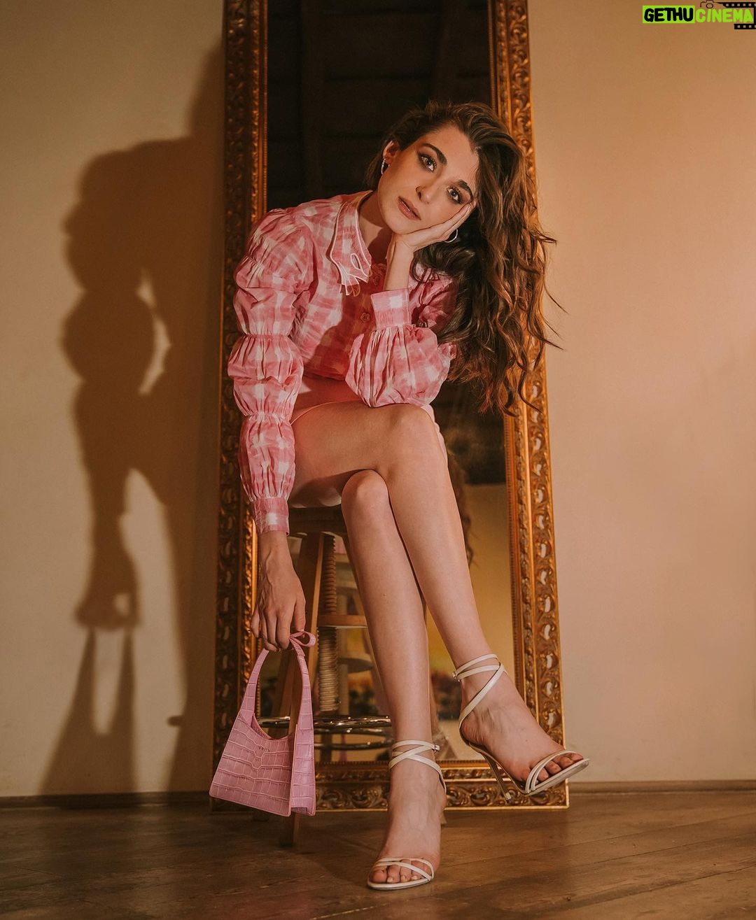Pilar Fogliati Instagram - 💞💞 Foto @giulialucariniph @andreasmercante @nicolatrambusti Look @vivetta M&H @fulviatellone