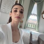 Pilar Fogliati Instagram - 😍 Onorata di aver presentato la cerimonia dei candidati al @premidavid al Quirinale di fronte al Presidente Mattarella! Che emozione e che onore! Grazie ad @andreasmercante Look @giorgioarmani Mua @giulialuciani_mua H @fulviatellone 🤍 Palazzo del Quirinale