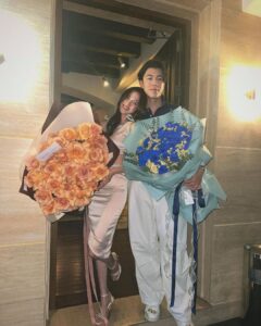 Pimchanok Luevisadpaibul Instagram - ที่นี่ที่ไหน ใช่ที่รักอ้ะป่าว 😜🧡💙 #happyvalentinesday