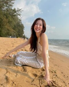 Pimchanok Luevisadpaibul Instagram - One day off 😝🌴🌊🤍