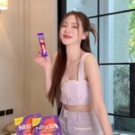 Pimchanok Luevisadpaibul Instagram - รู้ยัง!! เนสกาแฟ เบลนด์ แอนด์ บรู เปลี่ยนโฉมใหม่แล้วนะ! หวานน้อยอร่อยมากเหมือนเดิม! รสชาติเดิมอร่อยยยยย ไม่เปลี่ยน #NESCAFEBlendandBrew #เนสกาแฟซองโฉมใหม่อร่อยเหมือนเดิม #เนสกาแฟซองม่วงหวานน้อยอร่อยมาก