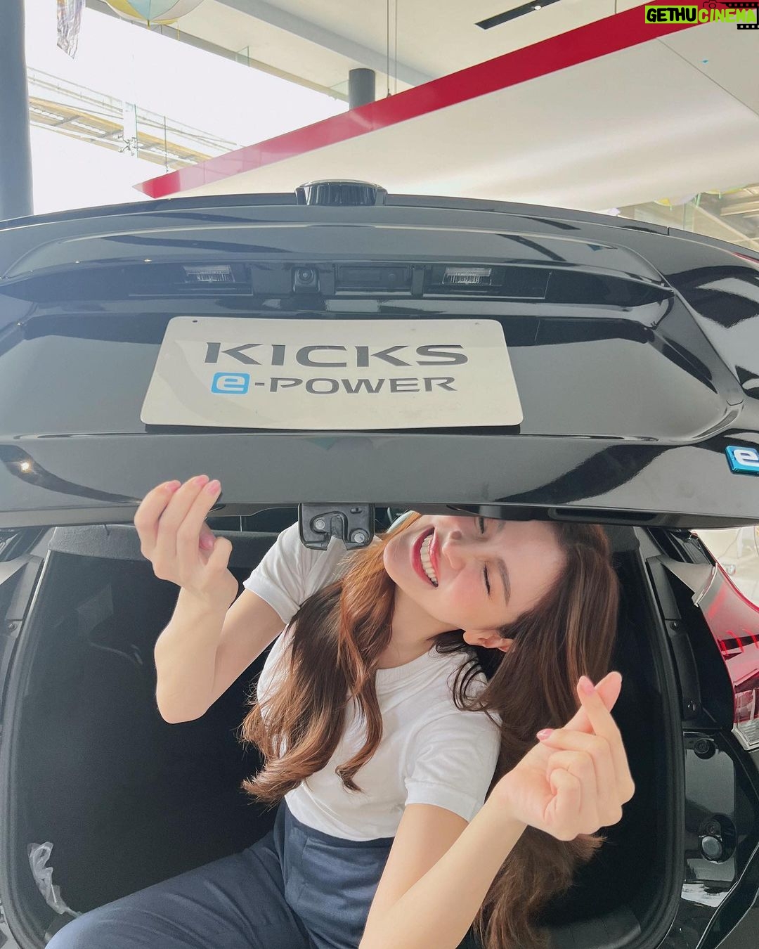 Pimchanok Luevisadpaibul Instagram - พร้อมรับกลับบ้านรึยังคะ 😜🚙 @nissanthailand