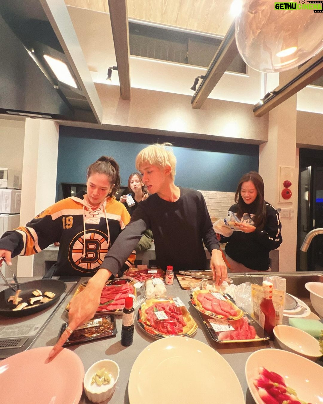Pimchanok Luevisadpaibul Instagram - Cooking time 🥕🥕🥕 #ทริปมีลำโพงมั๊ย