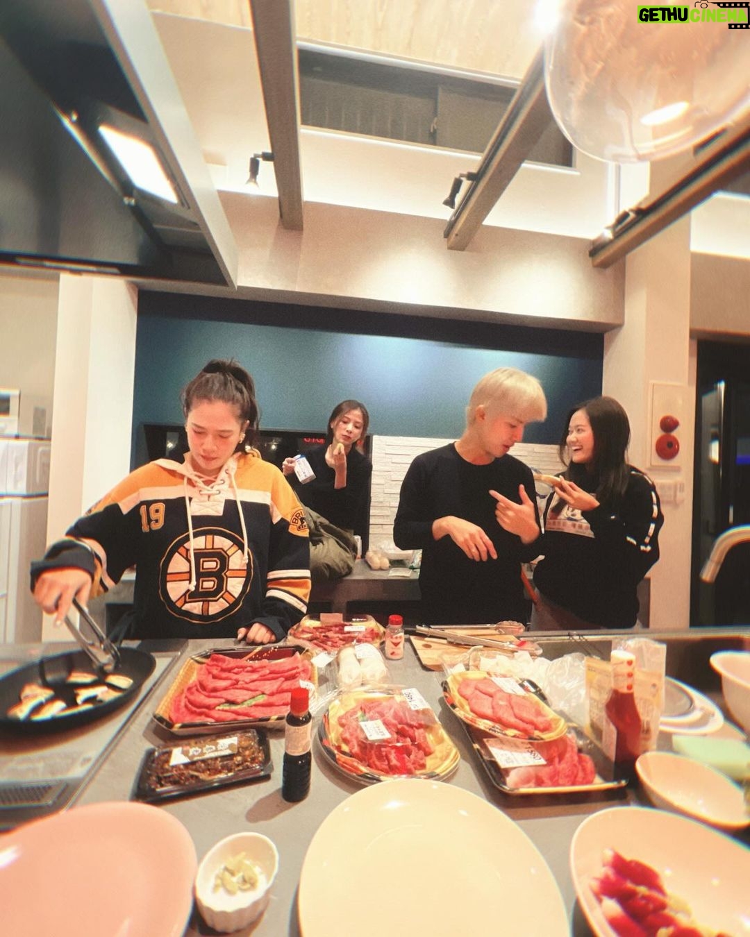 Pimchanok Luevisadpaibul Instagram - Cooking time 🥕🥕🥕 #ทริปมีลำโพงมั๊ย