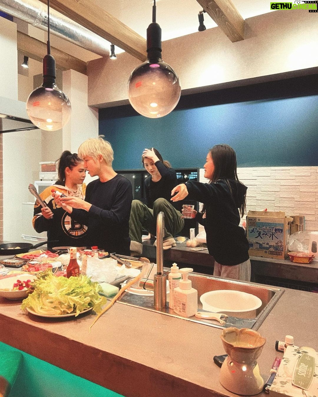Pimchanok Luevisadpaibul Instagram - Cooking time 🥕🥕🥕 #ทริปมีลำโพงมั๊ย