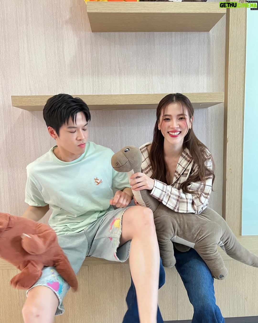 Pimchanok Luevisadpaibul Instagram - ง้องแง้งกับเงอะงะ ทอมกับเจอรี่ ขำกลิ้งลิงกับหมา 🤪🤪@marchutavuth