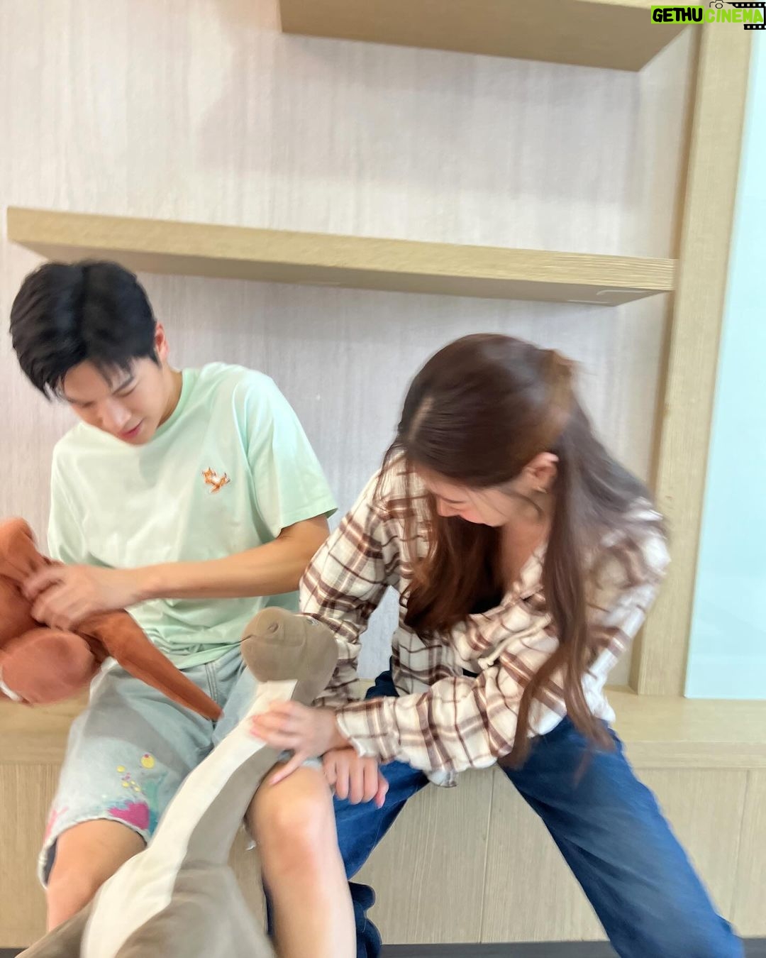 Pimchanok Luevisadpaibul Instagram - ง้องแง้งกับเงอะงะ ทอมกับเจอรี่ ขำกลิ้งลิงกับหมา 🤪🤪@marchutavuth