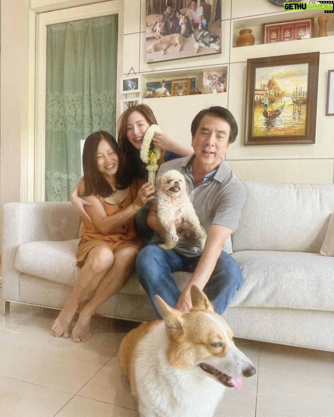Pimchanok Luevisadpaibul Instagram - ฉวัดดีวันพ่อก๊าบ 🤍💐 #happyfathersday