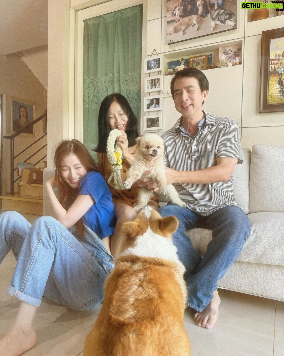 Pimchanok Luevisadpaibul Instagram - ฉวัดดีวันพ่อก๊าบ 🤍💐 #happyfathersday