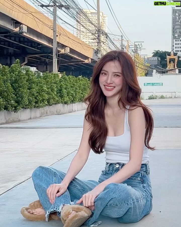 Pimchanok Luevisadpaibul Instagram - เมื่อเราได้เลิกงานก่อนแดดหมด 🥳🌤️