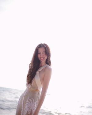 Pimchanok Luevisadpaibul Instagram - One day off 😝🌴🌊🤍