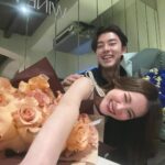 Pimchanok Luevisadpaibul Instagram - ที่นี่ที่ไหน ใช่ที่รักอ้ะป่าว 😜🧡💙 #happyvalentinesday