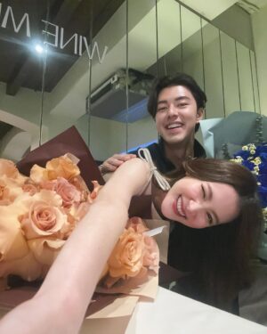 Pimchanok Luevisadpaibul Instagram - ที่นี่ที่ไหน ใช่ที่รักอ้ะป่าว 😜🧡💙

#happyvalentinesday