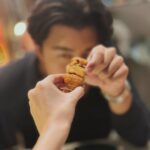 Pimchanok Luevisadpaibul Instagram - ที่นี่ที่ไหน ใช่ที่รักอ้ะป่าว 😜🧡💙 #happyvalentinesday