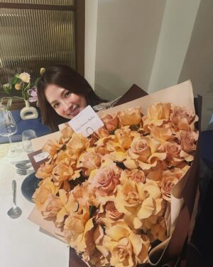 Pimchanok Luevisadpaibul Instagram - ที่นี่ที่ไหน ใช่ที่รักอ้ะป่าว 😜🧡💙

#happyvalentinesday