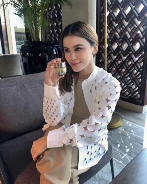 Pimdao Panichsamai Instagram - This little jar is my secret weapon for brightening up those peepers. Say goodbye to tired eyes and hello to a fresh, youthful gaze with Eye Contour Cream Supreme, Cle de Peau Beaute ✨🤎

available at www.cledepeau-beaute.co.th
 
#TheAgeArtists #EnhancingEyeContourCream
#CPBCollectve  #CledePeauBeauteThailand  @cledepeaubeaute