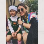 Pimdao Panichsamai Instagram - We are here for Tycoon and friends Christmas show at school 👦🏻🧒🧒🏻👦🏻🎄🧑‍🎄🍿 ป้ามัดหมี่ภูมิใจครับ 😊 #Dayswithtycoon