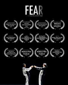Pimdao Panichsamai Instagram - @followthestar.co presents Fear experimental short film ภาพยนตร์เรื่องนี้เป็นตัวแทนการเล่าเรื่องของมนุษย์โลก ผ่านการเคลื่อนไหวของนักแสดงสองท่าน ใน2มิติ โดยจะมีกระจกสะท้อนเป็นสื่อกลางในการเล่าเรื่อง เพื่อให้ผู้ชมได้เข้าถึงอารมณ์ ความรู้สึกนึกคิดของมนุษย์ผ่านตัวละคร ทําความรู้จักกับความกลัว เรียนรู้ว่าจริงๆแล้วความกลัว คือสิ่งที่มนุษย์สร้างขึ้นมาเพื่อปกป้องตนเอง บางครั้งเราใช้ “ความกลัว” เป็นที่พึ่งโดยไม่รู้ตัว แต่แท้จริงแล้วหากเราค้นพบคุณค่าที่มีอยู่ภายใน พลังดีๆและความสามารถที่จะทําความเข้าใจกับความกลัวและสามารถเป็นเพื่อนกับความกลัวได้ จะทำให้เราเห็นโลกและมีการใช้ชีวิตที่แตกต่างออกไป กำกับ เขียนเรื่องโดย มัดหมี่ พิมดาว นำแสดงโดย วิน ภวัต & ติณณ์ บูรณ์พงษ์ทอง งานจะจัดขึ้นที่ @mocabangkok ในวันที่ 11 พฤศจิกายน - 30 พฤศจิกายน 2566 ความภูมิใจของพวกเราทุกคน 🤍 #mutmeedirectingjourney #fearexperimentalshortfilm