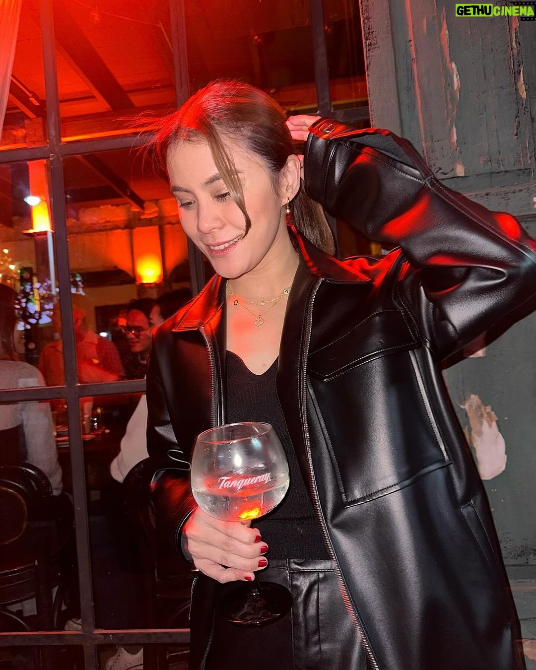 Pimdao Panichsamai Instagram - 🍸🎶🌹 #Tanqueray
