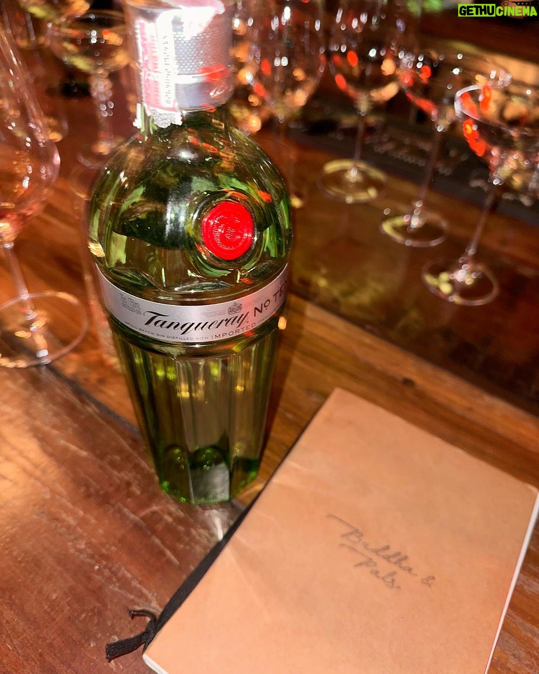 Pimdao Panichsamai Instagram - 🍸🎶🌹 #Tanqueray