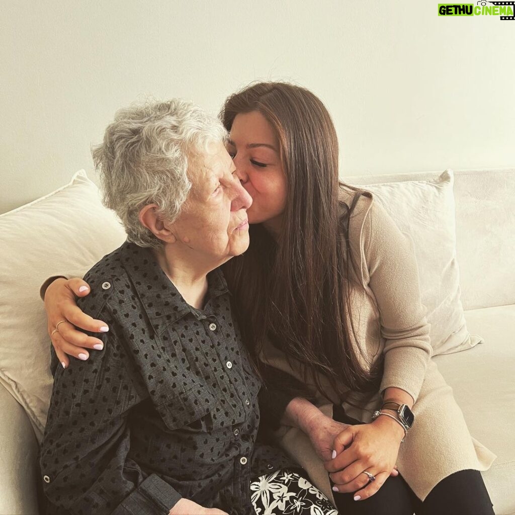 Pinar Toprak Instagram - If heaven exists, they have gained one of the most beautiful souls today, my grandmother. I never met my father’s parents so she is the only grandmother I had. My heart is aching right now but I find peace that I got to see her in Istanbul, at her apartment that I had much of my childhood memories in. Seni çok seviyorum anneannem. Mekanın cennet olsun. ❤️