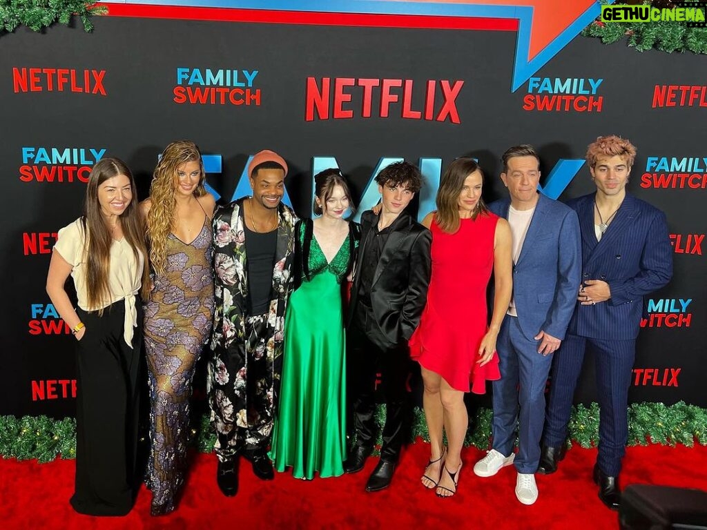 Pinar Toprak Instagram - Netflix outdid themselves with the funnest premiere of “Family Switch” yesterday starring Jennifer Garner, Ed Helms.⁣ ⁣ The first picture is me with our amazing cast (not realizing that they were doing the cast photo 🙈) and the second picture is with our amazing director McG.⁣ ⁣ I’ve had undoubtedly one of the funnest experiences of scoring a film thanks to McG. Thank you for trusting me. Your love, appreciation and enthusiasm for music and everything you do is infectious. And a huge thank you to Netflix, it is an absolute joy and a gift to work with you all.⁣ ⁣ Family Switch is on Netflix today!⁣ ⁣ (More pictures coming soon…)
