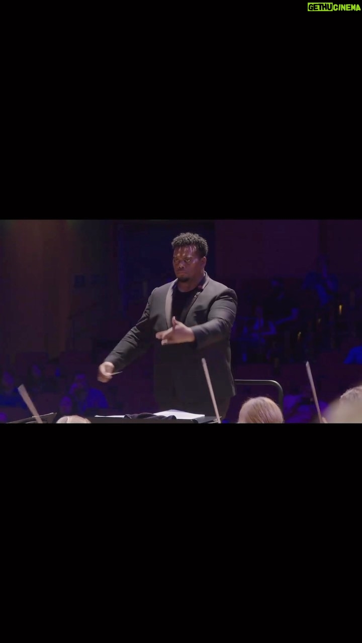 Pinar Toprak Instagram - This was a very special evening for me. Conducted by my dear friend, maestro @anthony_parnther who also conducted the entire score recording in London. Slumberland is very special and close to my heart. Thank you Anthony for sharing it with a live audience. ❤️