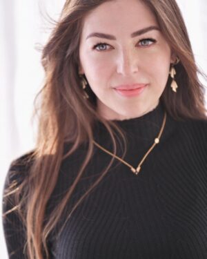 Pinar Toprak Instagram - I finally have new headshots! Those that know me know how much I hate being in front of any sort of camera with all my heart. It’s seriously anxiety inducing for me.  But the wonderful @sandrinegomezphotography took this composer out of her natural habitat and made me feel so comfortable and captured me wearing something other than sweatpants (almost, I think I wore them in a couple of pictures 😅) Thank you, Sandrine, you’re amazing! 💖

Which one of these you guys like the most?