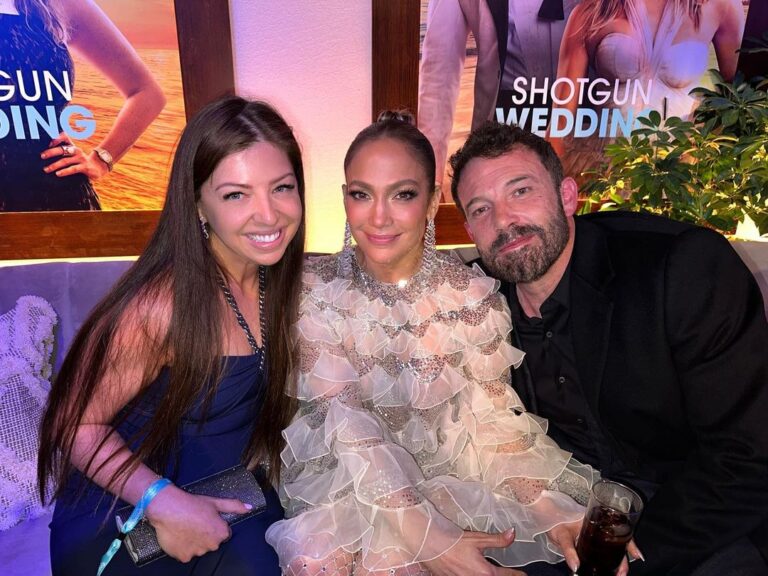 Pinar Toprak Instagram - Had the best night at the world premiere of @shotgunweddingmovie. So much fun to share but for tonight I’ll leave it at this 😉