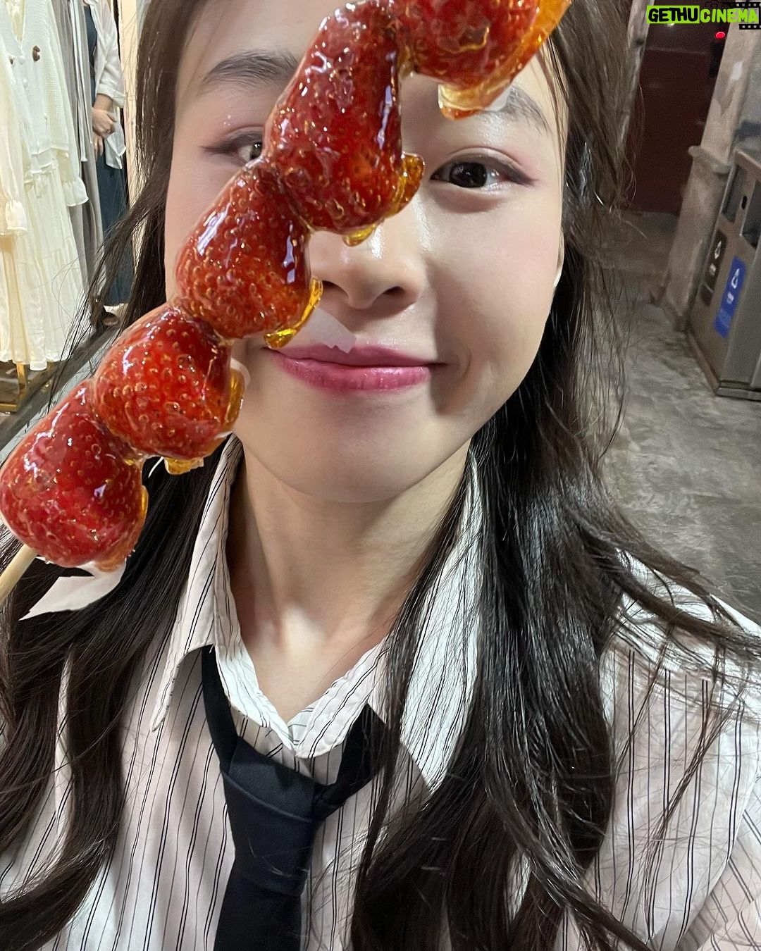 Pitchatorn Santinatornkul Instagram - my fav 🙈🙊 糖葫芦 🍓 ทำเท่าไหร่ก็ไม่อร่อยเท่าคนอื่นทำ🥹