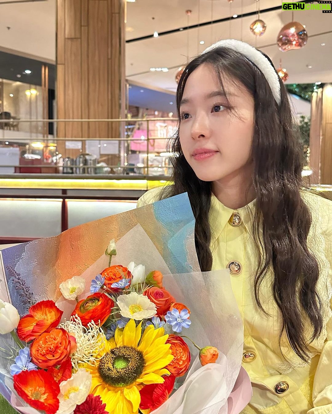 Pitchatorn Santinatornkul Instagram - 🌷🌻I can buy myself flowers~🎶