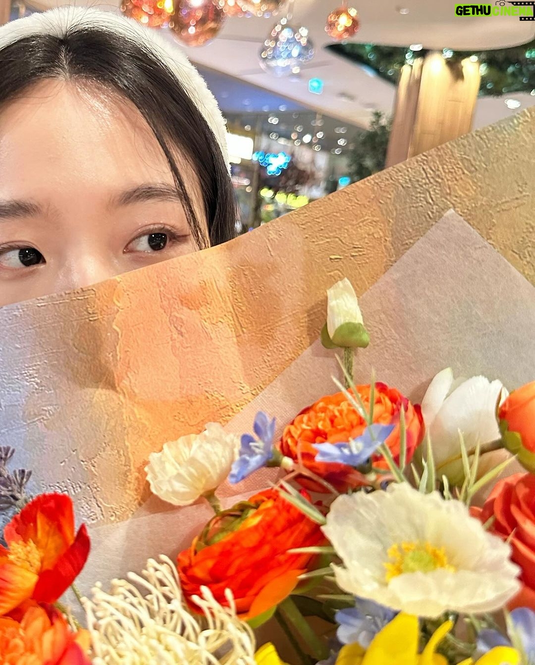 Pitchatorn Santinatornkul Instagram - 🌷🌻I can buy myself flowers~🎶