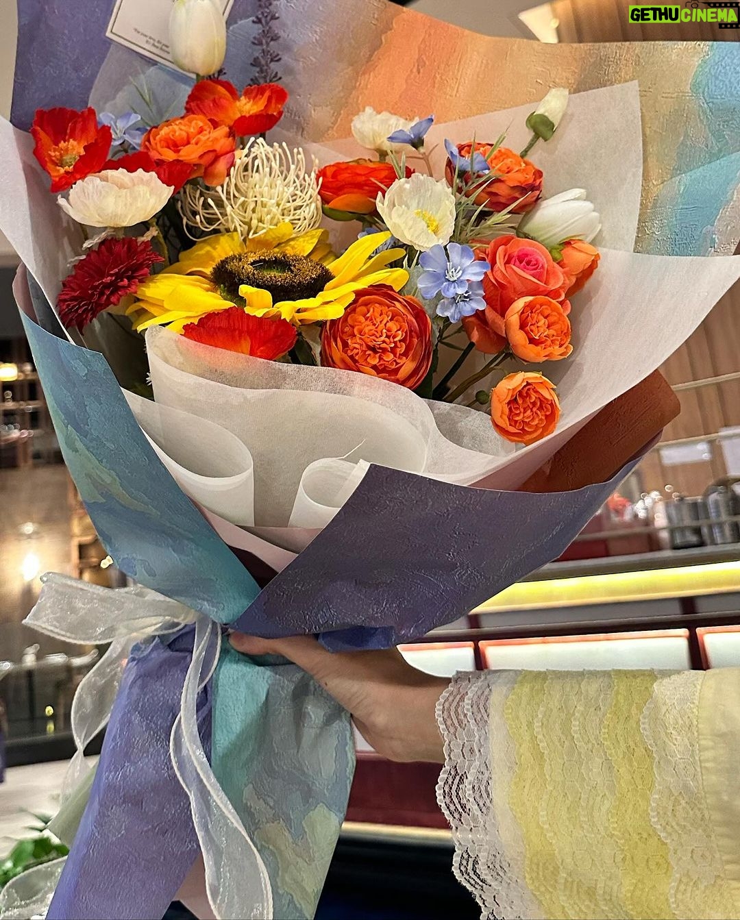 Pitchatorn Santinatornkul Instagram - 🌷🌻I can buy myself flowers~🎶