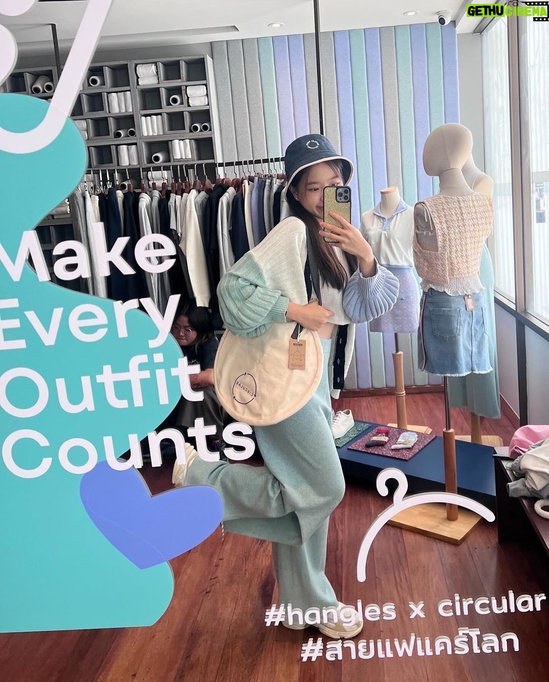 Pitchatorn Santinatornkul Instagram - random mirror selfie 🤍🥰🩷