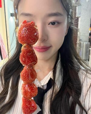 Pitchatorn Santinatornkul Instagram - my fav 🙈🙊 糖葫芦 🍓 ทำเท่าไหร่ก็ไม่อร่อยเท่าคนอื่นทำ🥹