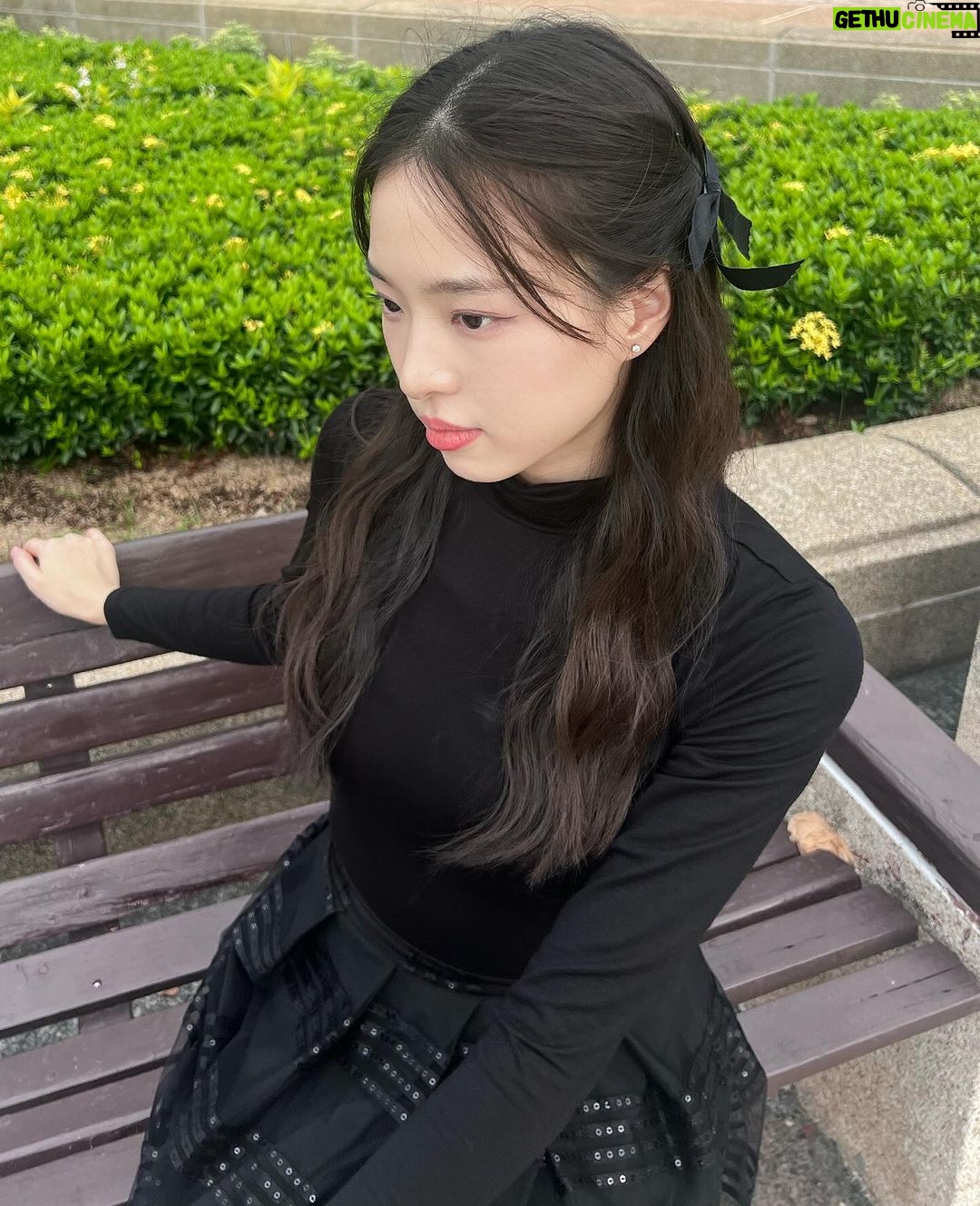 Pitchatorn Santinatornkul Instagram - 🖤🌼